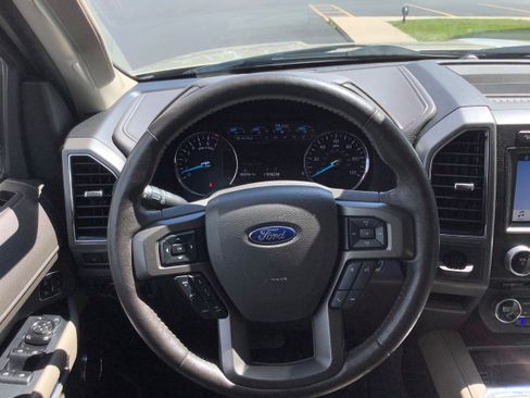 Used 2018 Ford Expedition Max XLT w/ Equipment Group 202A AWD/4WD image 10