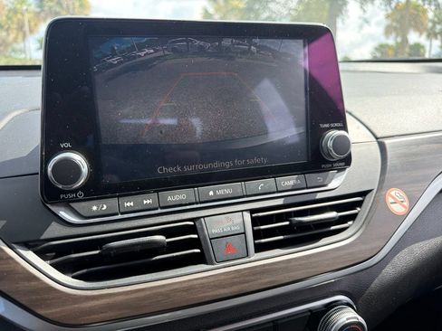 Used 2024 Nissan Altima 2.5 SV FWD image 11