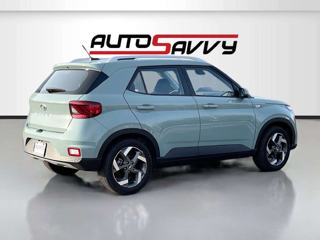 Used 2025 Hyundai Venue Limited FWD image 7