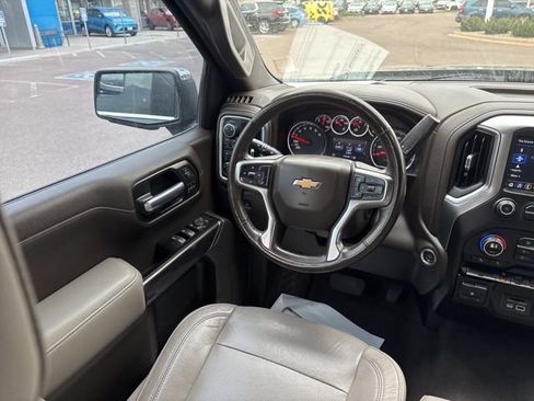 Used 2019 Chevrolet Silverado 1500 LTZ AWD/4WD image 22