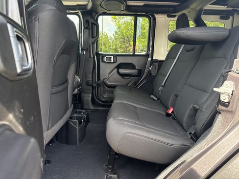 Used 2022 Jeep Wrangler Unlimited Sport AWD/4WD image 20