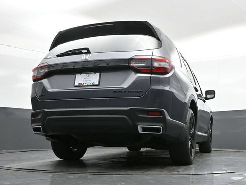 Used 2025 Honda Pilot Black Edition image 33