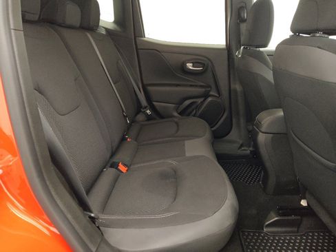 Used 2023 Jeep Renegade Latitude w/ Premium Group AWD/4WD image 19