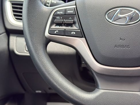 Used 2020 Hyundai Accent SE FWD image 14
