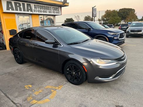 Used 2015 Chrysler 200 Limited FWD image 1