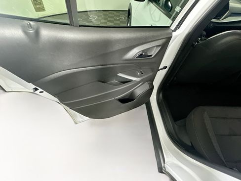 Used 2025 Chevrolet Trax LS image 25