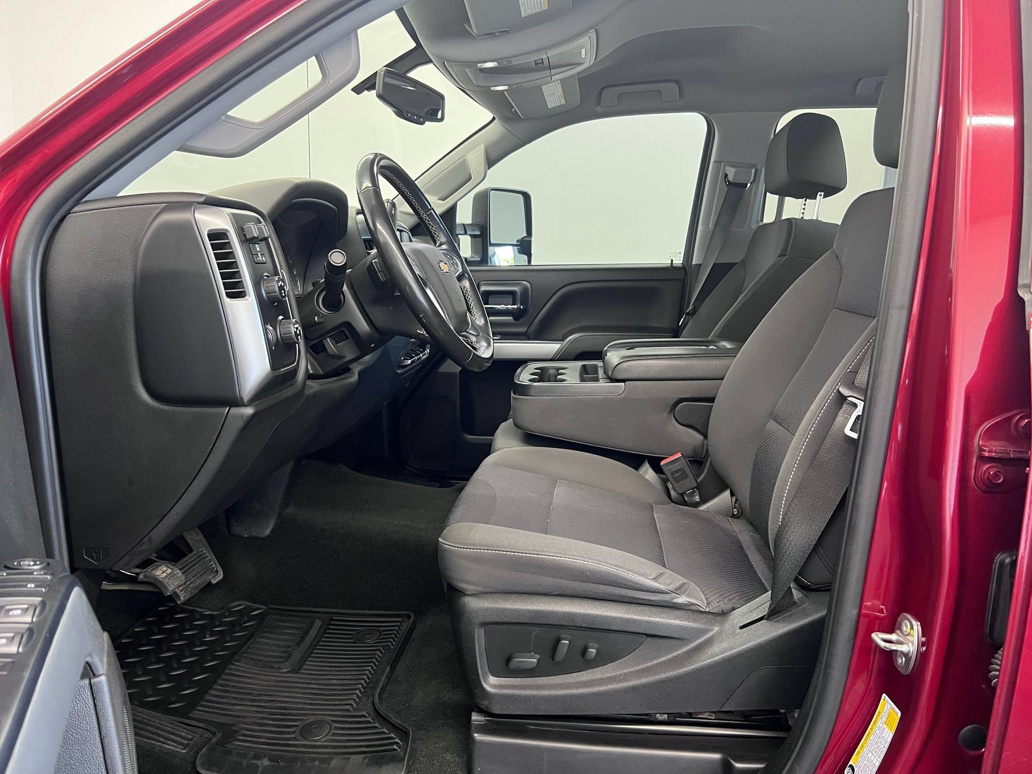 Used 2018 Chevrolet Silverado 2500 LT w/ LT Convenience Package AWD/4WD image 5