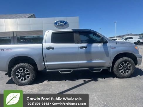 Used 2010 Toyota Tundra 4x4 CrewMax image 7
