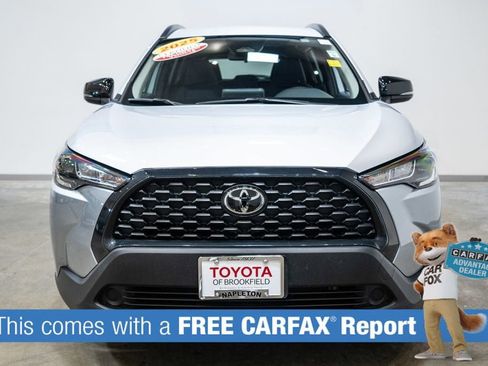 Certified 2025 Toyota Corolla Cross LE image 2