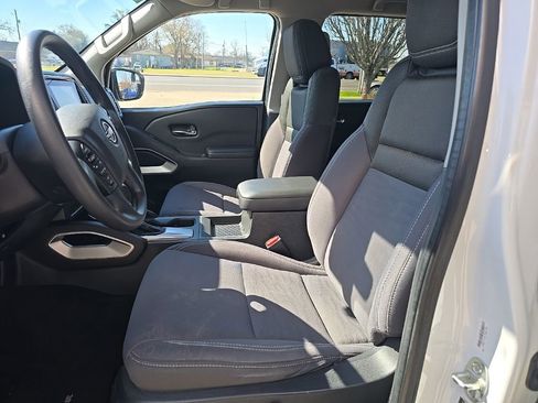 Used 2022 Nissan Frontier SV image 7