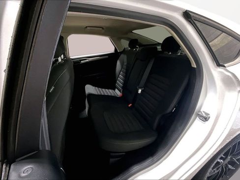 Used 2017 Ford Fusion SE w/ Fusion SE Technology Package image 22