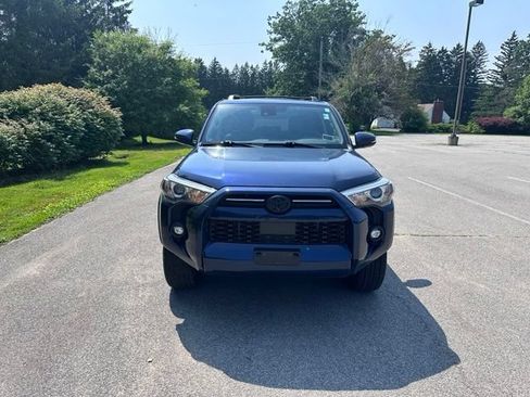 Used 2022 Toyota 4Runner SR5 Premium w/ Moonroof Package AWD/4WD image 8
