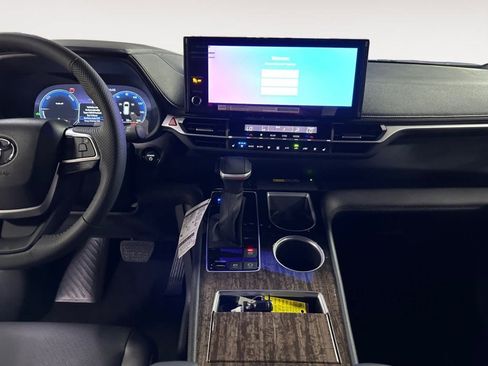 New 2025 Toyota Sienna Limited image 11