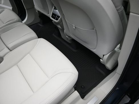 New 2025 Volvo EX90 Plus w/ Protection Package Premier image 17