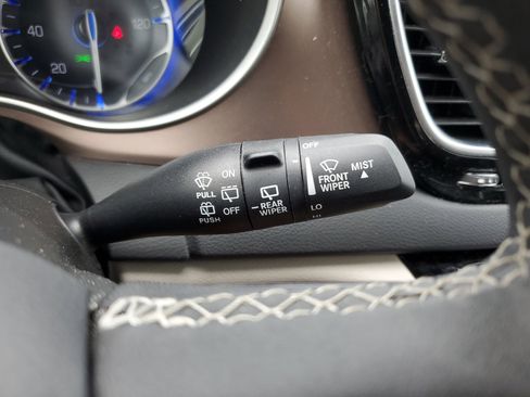 Used 2023 Chrysler Voyager LX image 23