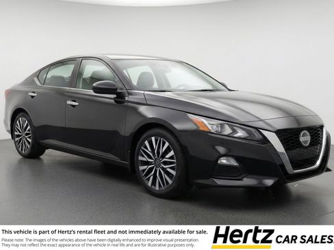 Used 2025 Nissan Altima 2.5 SV FWD image 1