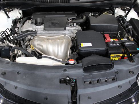 Used 2016 Toyota Camry LE FWD image 32