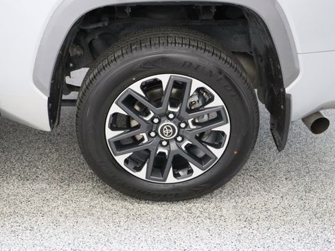 Used 2024 Toyota Tundra Limited w/ Power Package AWD/4WD image 10