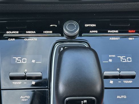 Used 2021 Porsche Cayenne S image 24