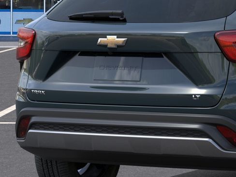 New 2026 Chevrolet Trax LT w/ LT Convenience Package FWD image 38