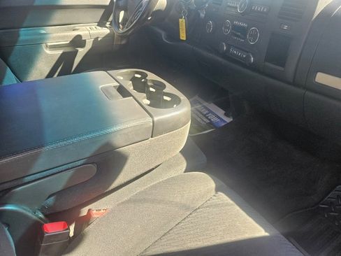 Used 2011 Chevrolet Silverado 2500 LT w/ Interior Plus Package image 10