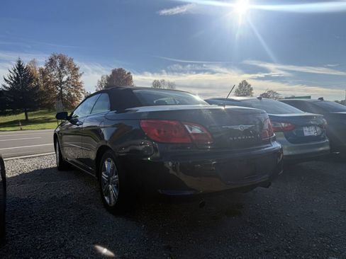 Used 2010 Chrysler Sebring Limited image 4