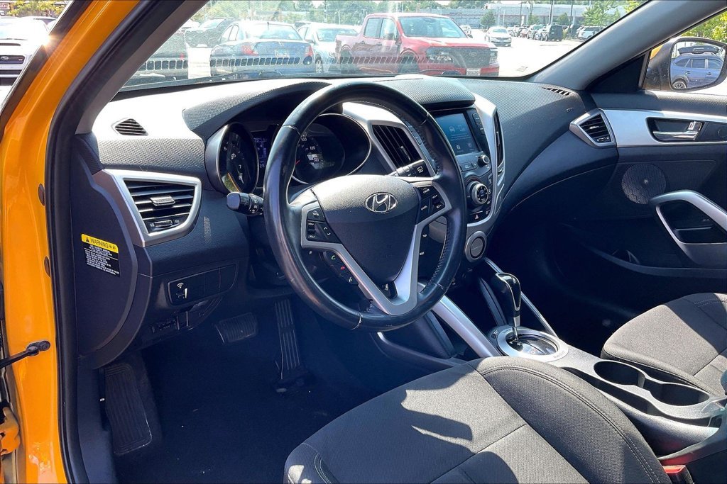 Used 2017 Hyundai Veloster FWD image 18