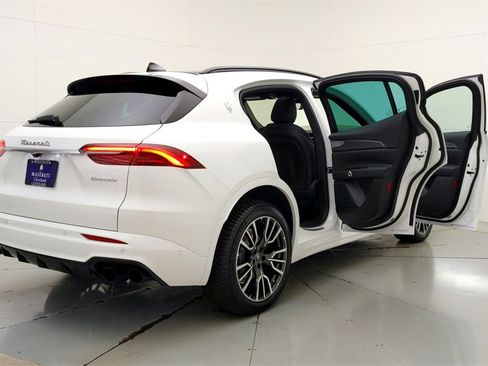 Used 2024 Maserati Grecale GT image 22