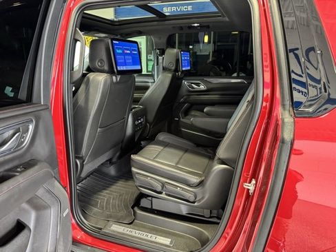 Used 2022 Chevrolet Suburban RST w/ Sport Performance Package image 10