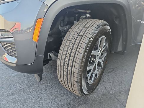 New 2025 Jeep Grand Cherokee Limited w/ Trailer Tow Package image 32