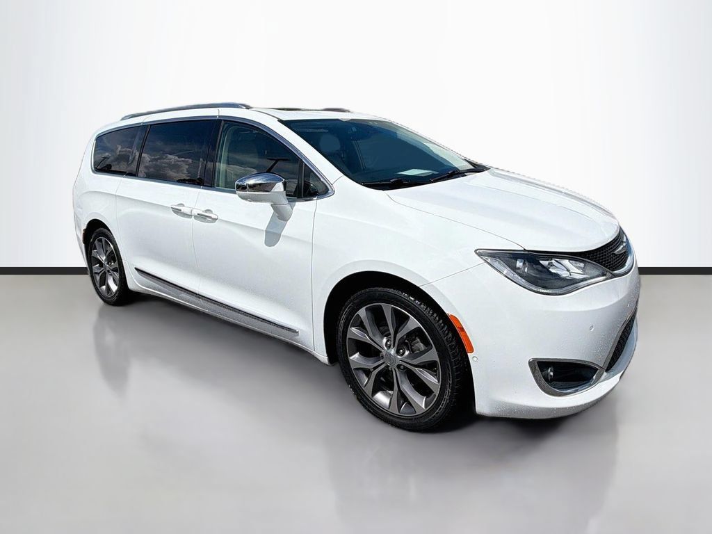 Used 2018 Chrysler Pacifica Limited w/ Tire & Wheel Group FWD image 3