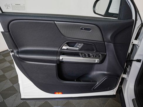 Certified 2022 Mercedes-Benz GLB 250 image 25