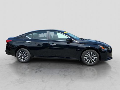 Certified 2023 Nissan Altima 2.5 SV AWD/4WD image 8