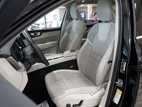 Used 2022 Volvo XC60 T8 Inscription Expression image 2