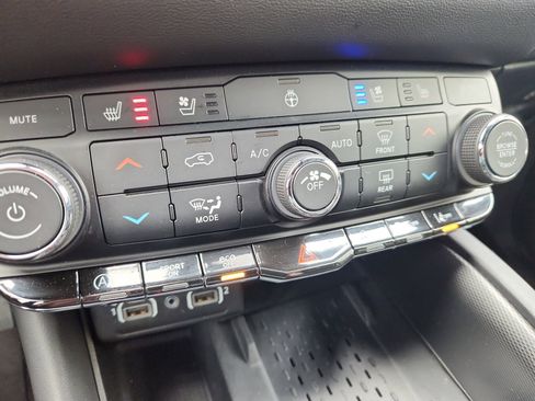 Used 2025 Dodge Durango GT AWD/4WD image 23