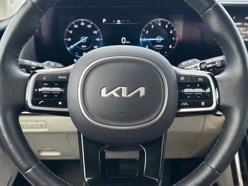 Used 2023 Kia Carnival SX Prestige FWD image 23