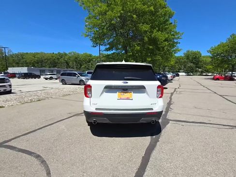 Used 2023 Ford Explorer XLT w/ Equipment Group 202A AWD/4WD image 2