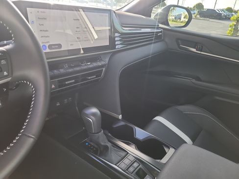 Used 2026 Toyota Camry SE w/ Multimedia Upgrade Package FWD image 21