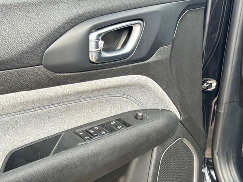 Certified 2024 Jeep Compass Latitude image 17