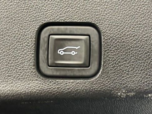 Used 2024 Chevrolet Traverse RS image 45