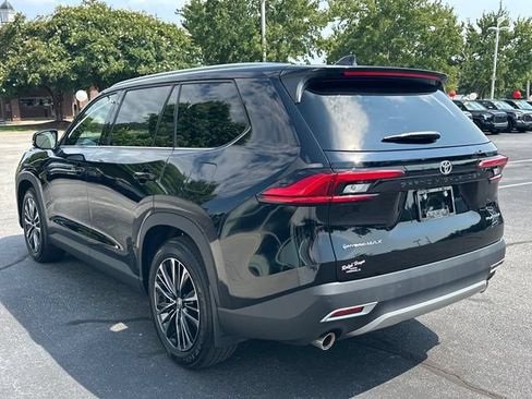 Used 2024 Toyota Grand Highlander AWD Hybrid image 6