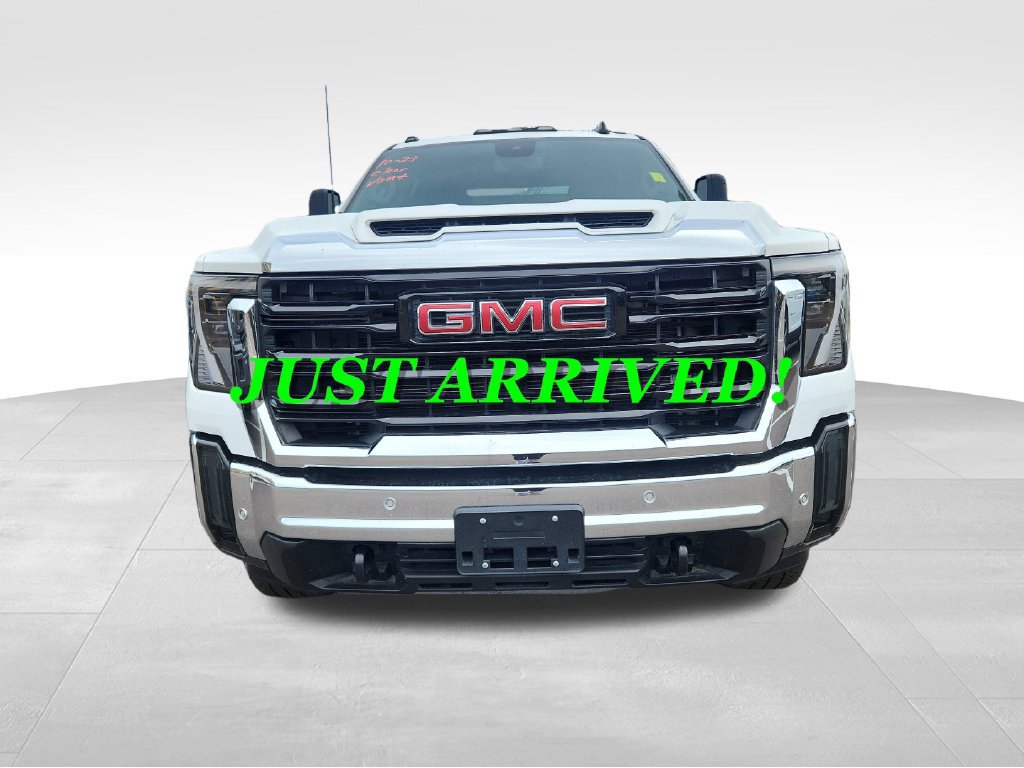 Used 2025 GMC Sierra 2500 Pro w/ 1SA Pro Safety Plus Package AWD/4WD image 2