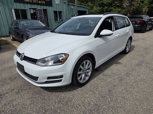 Used 2017 Volkswagen Golf SE FWD image 3