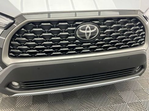 Used 2024 Toyota Corolla Cross XLE w/ Convenience Package image 27