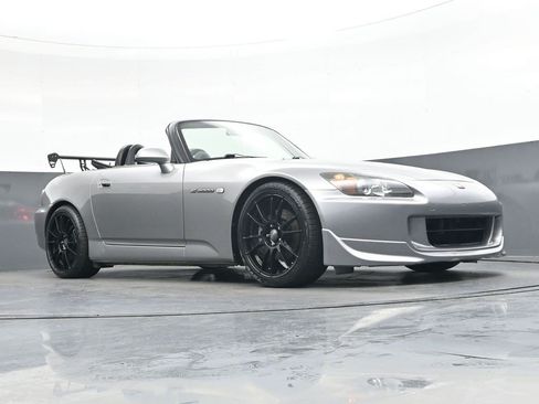 Used 2005 Honda S2000 image 25