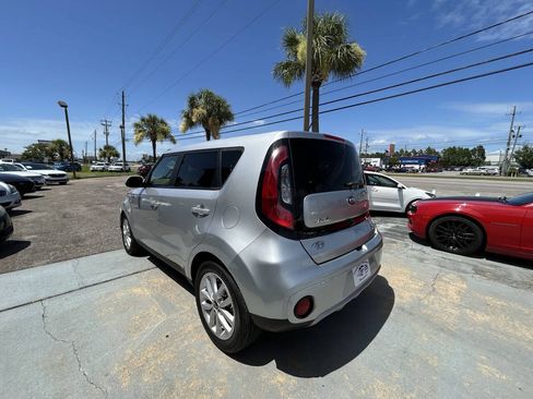 Used 2019 Kia Soul + FWD image 2