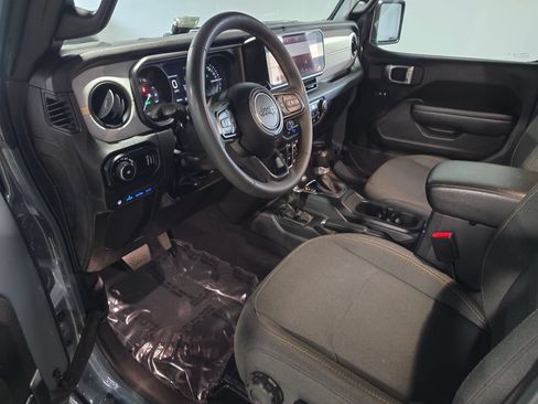 Used 2024 Jeep Wrangler Unlimited AWD/4WD image 11