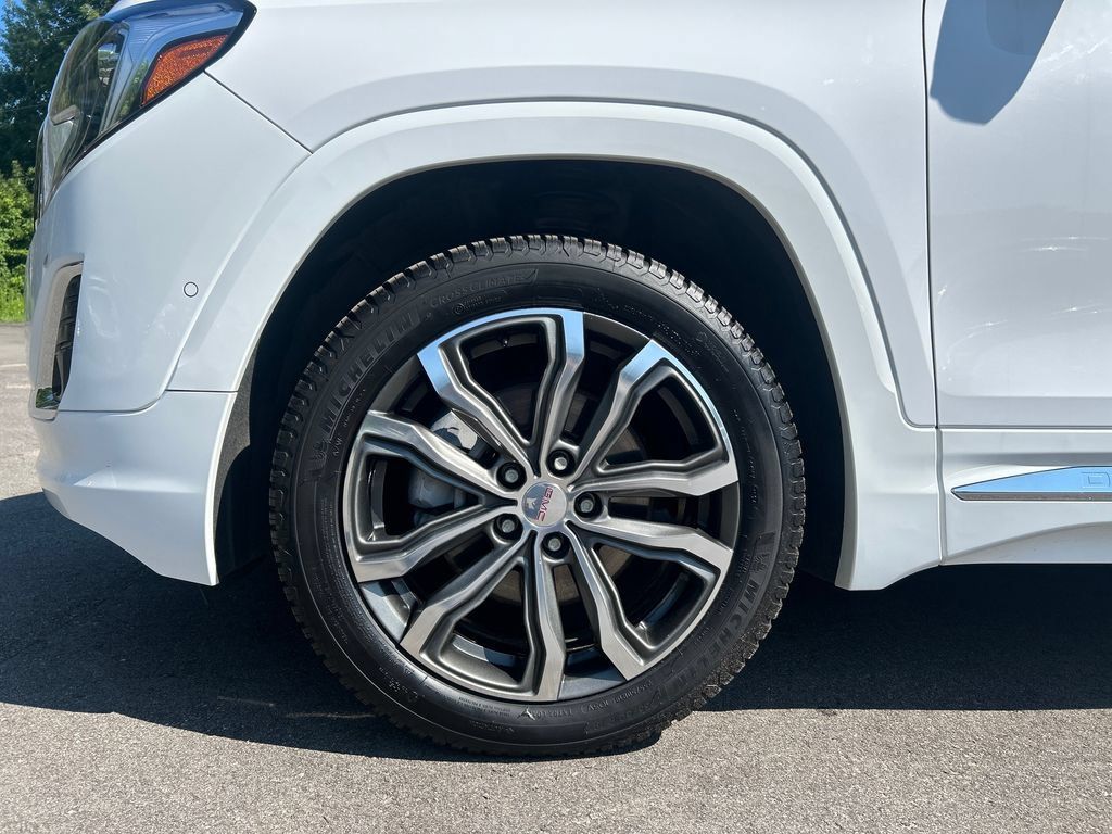 Used 2020 GMC Terrain Denali w/ Denali Premium Package AWD/4WD image 11