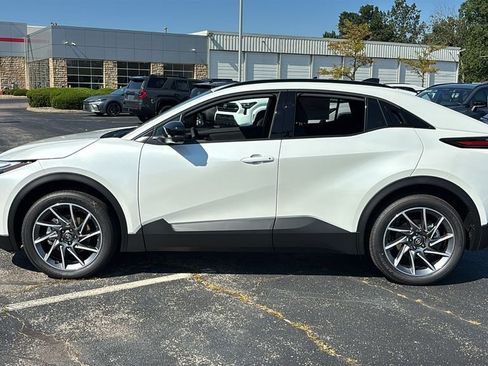 New 2026 Toyota C-HR AWD/4WD image 4