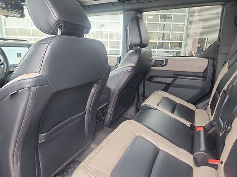 Used 2024 Ford Bronco Wildtrak image 24